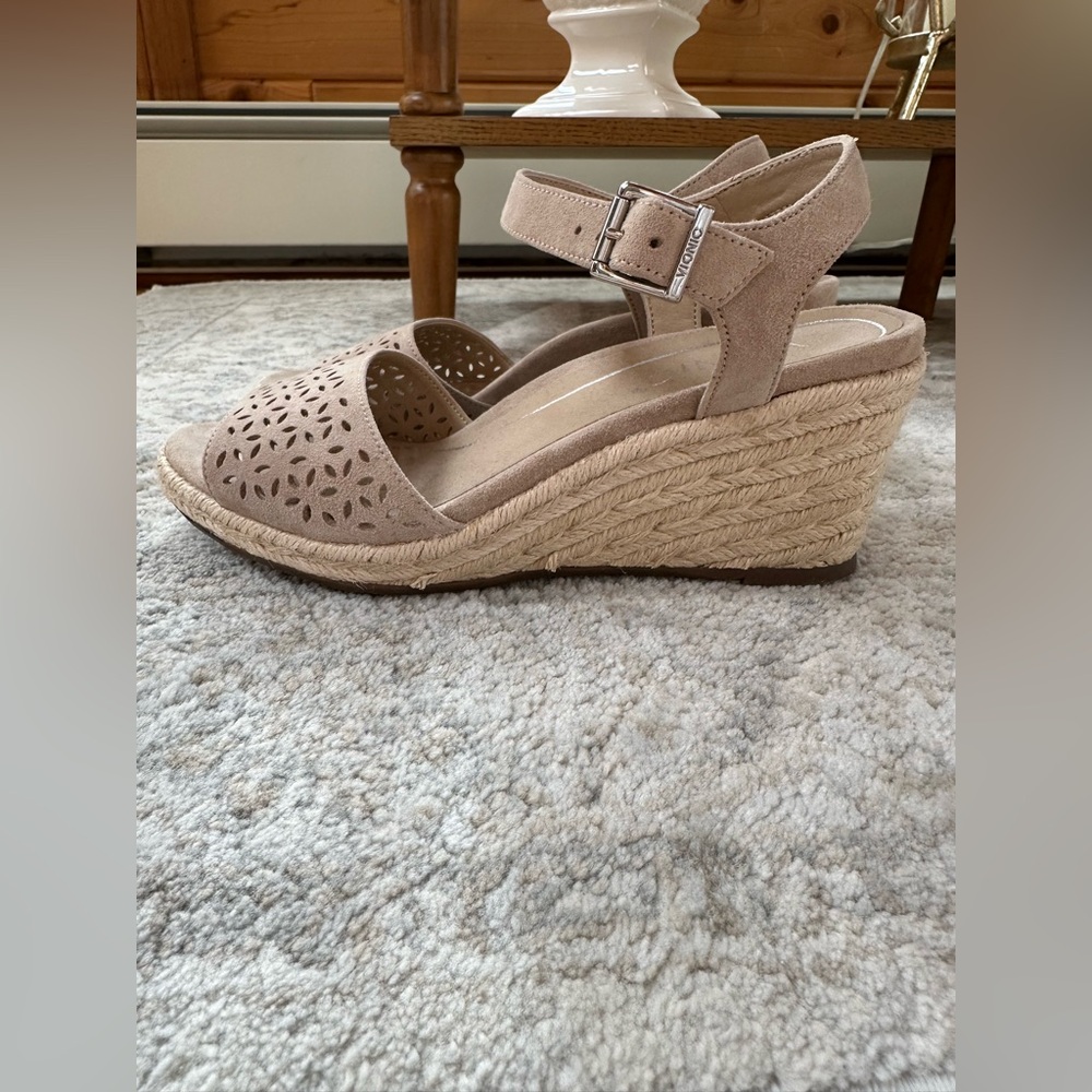 💕 Vionic 💕 Tulum Ariel Suede Wedge Sandal - Picture 3 of 10